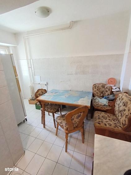 Apartament cu 4 camere decomandat în Delfinariu
