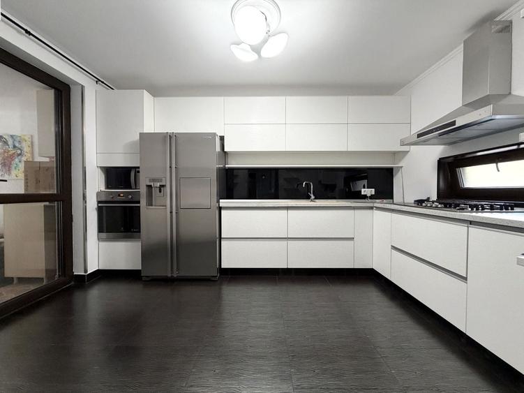 Apartament cu 4 camere, mobilat în Aviației