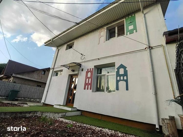 Casă cu 5 camere decomandat cu Teren 400 Mp în Mioriței