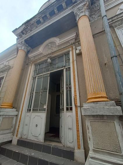 Casă individuală cu 5 camere cu Canalizare în P-ța Victoriei