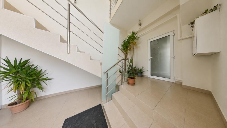 Spațiu comercial, de 1,325 mp, în Central