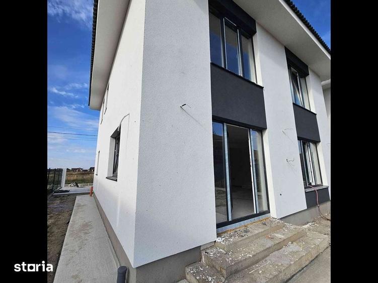 Casă cu 4 camere cu Teren 360 Mp în Sânmartin