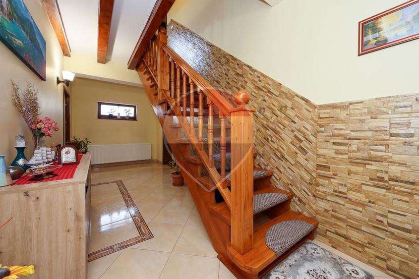 Casă individuală cu 4 camere cu Teren 2389 Mp în Sânpetru