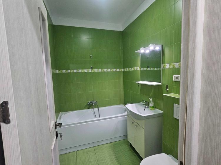 Apartament cu 3 camere semidecomandat în Central