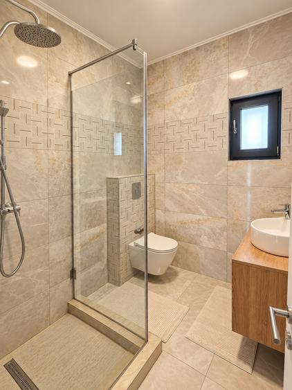Casă individuală cu 4 camere cu Canalizare în Tunari