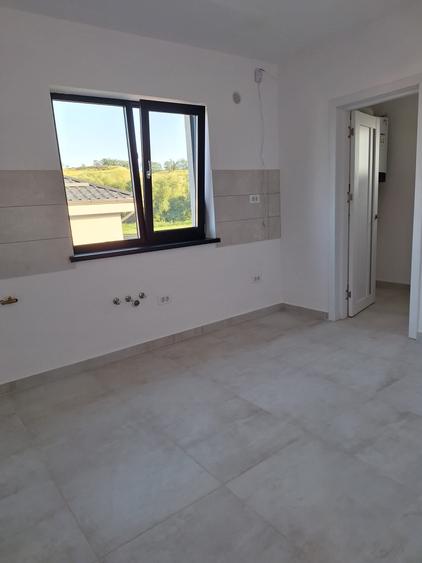 Casă individuală cu 4 camere cu Teren 533 Mp în Periferie