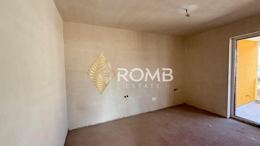 Apartament cu 3 camere decomandat în Florești