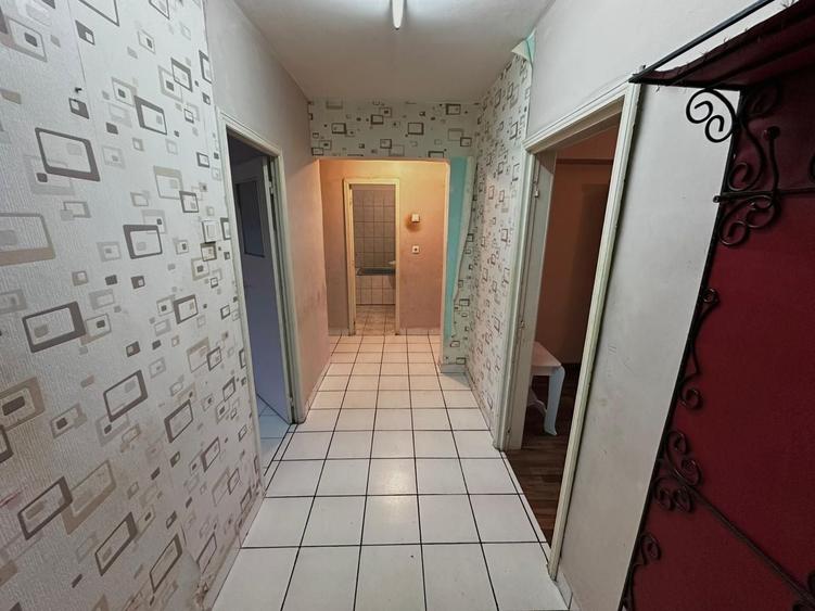 Apartament cu 3 camere decomandat în Valenta