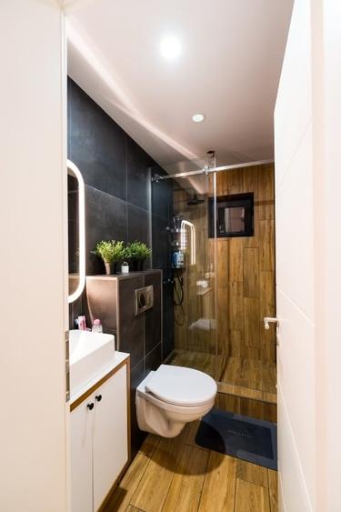Apartament cu 2 camere semidecomandat, mobilat în Central