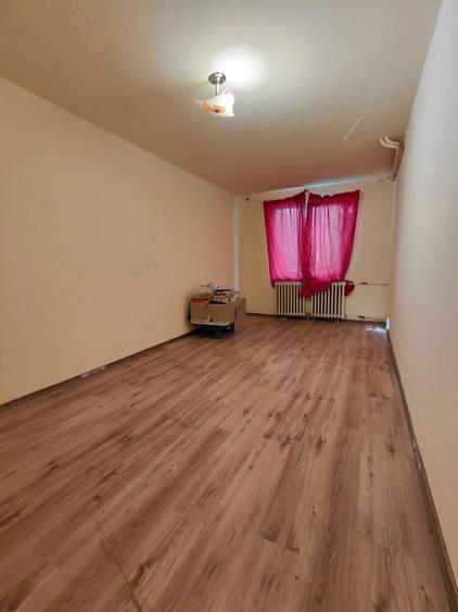 Apartament cu 4 camere decomandat în Rahova