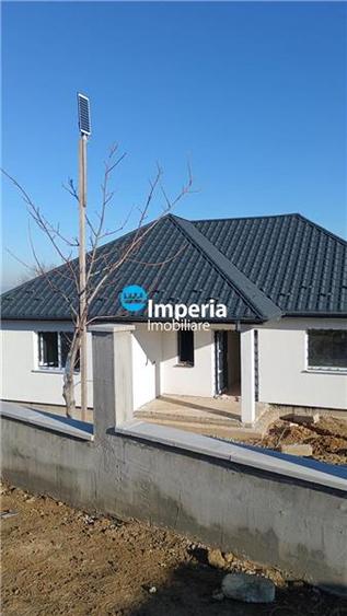 Casă individuală cu 4 camere cu Teren 500 Mp în Bucium