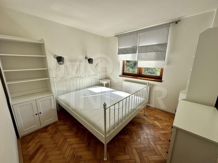Apartament cu 3 camere semidecomandat, mobilat în Plopilor