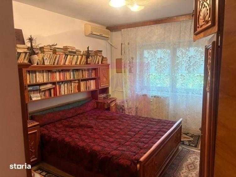 Apartament cu 3 camere decomandat în Drumul Sării