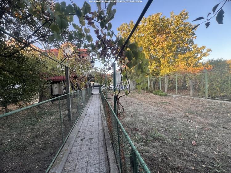 Casă cu 9 camere cu Canalizare în Central