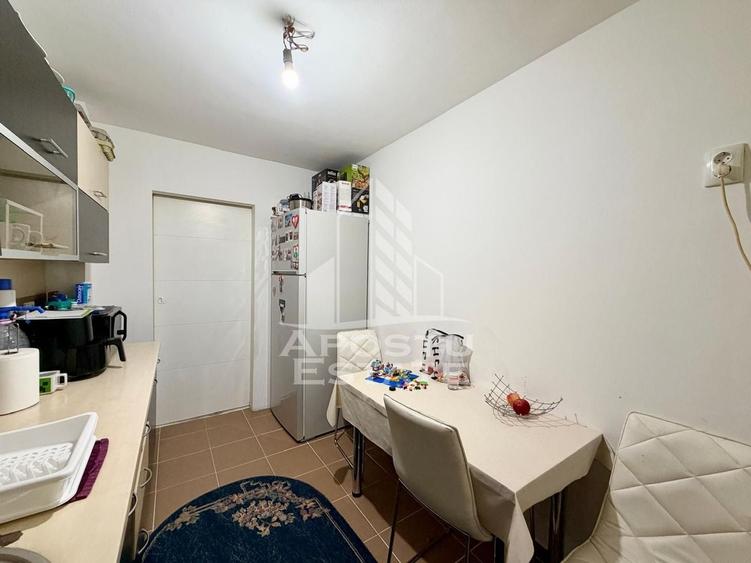 Apartament cu 4 camere decomandat, mobilat în Lipovei