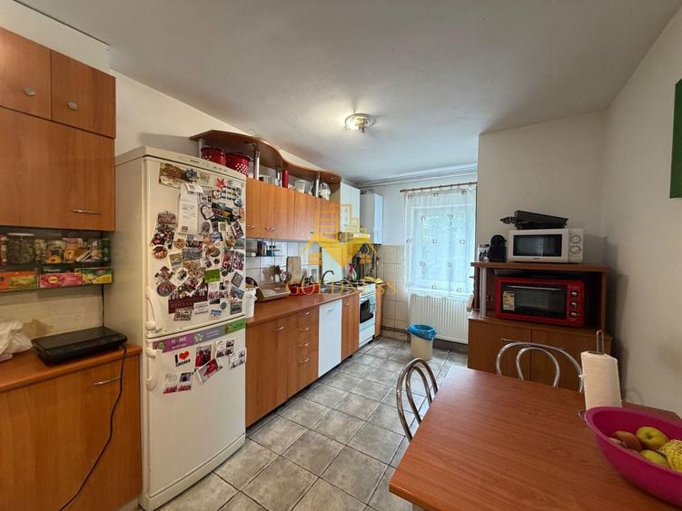 Apartament cu 3 camere semidecomandat, mobilat în Zorilor