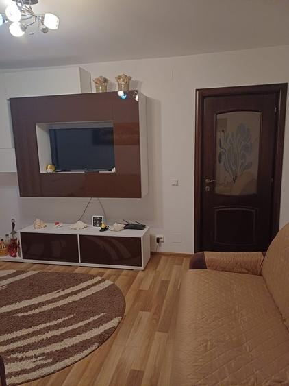 Apartament cu 3 camere semidecomandat în Sălaj