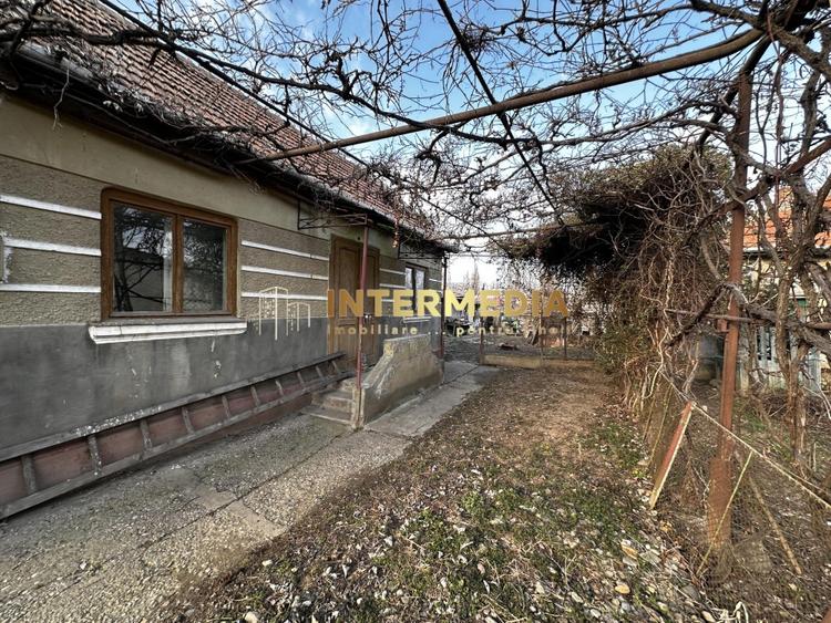 Casă individuală cu 3 camere cu Canalizare în Bărăbanț