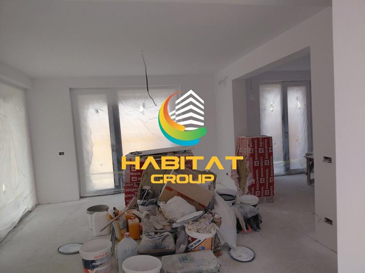 Apartament cu 5 camere decomandat în Est