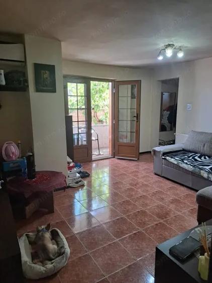 Casă cu 8 camere cu Teren 330 Mp în Central