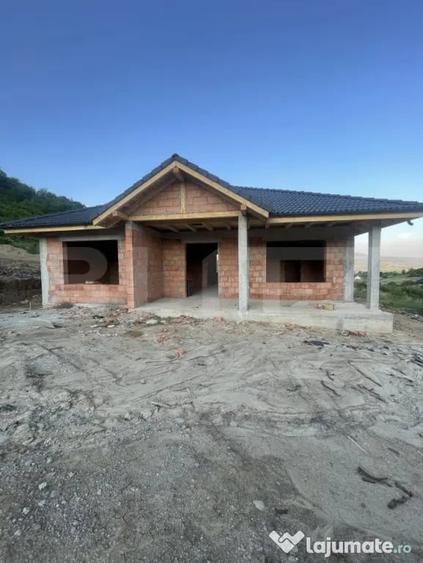 Casă cu 4 camere cu Teren 500 Mp în Central