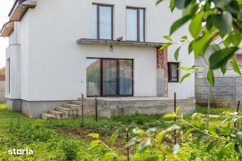 Casă cu 5 camere cu Teren 620 Mp în Macea