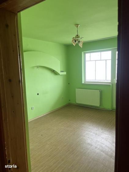 Apartament cu 3 camere în Onești