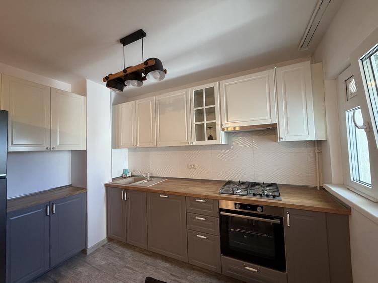 Apartament cu 3 camere decomandat în Olteniței