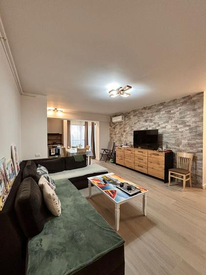 Apartament cu 2 camere decomandat în Sat Vacanță
