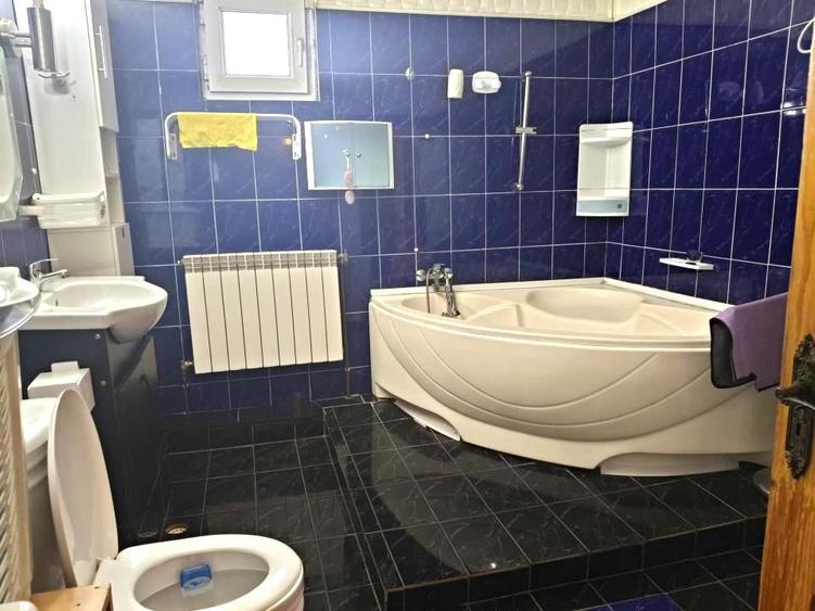 Apartament cu 4 camere decomandat în Viziru 3