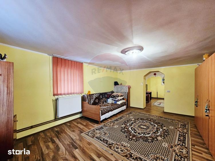 Casă cu 5 camere cu Teren 141 Mp în Central