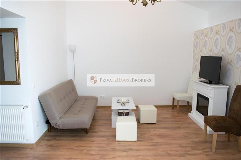 Apartament cu 3 camere semidecomandat, mobilat în Băneasa