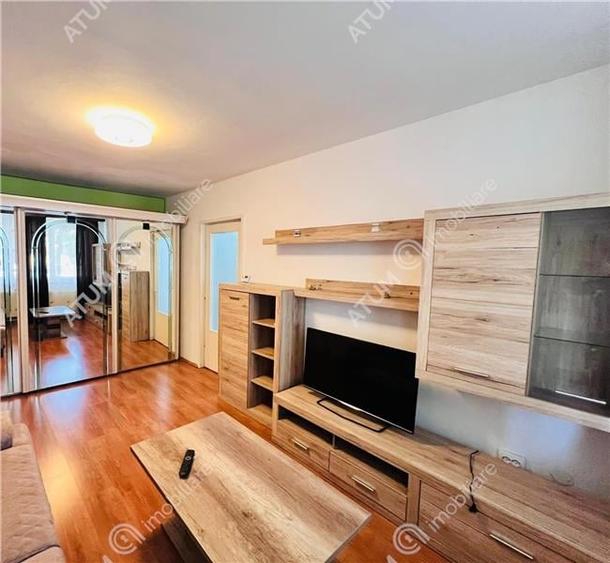 Apartament cu 2 camere semidecomandat, mobilat în Mihai Viteazul