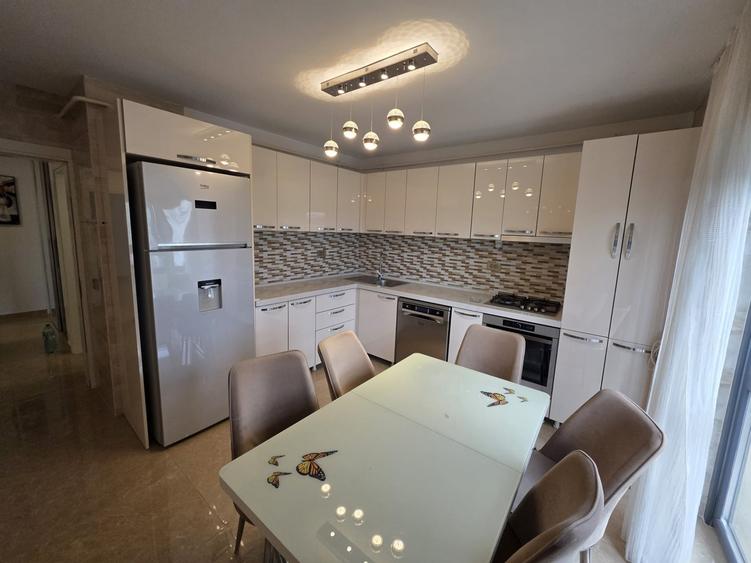 Apartament cu 3 camere decomandat, mobilat în Păcurari