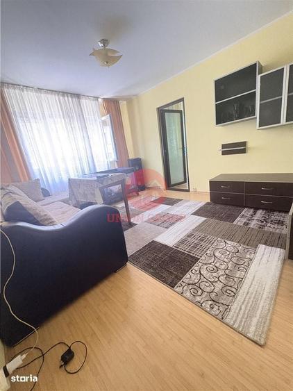 Apartament cu 3 camere semidecomandat în Central