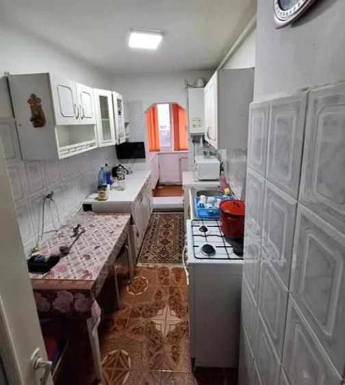 Apartament cu 3 camere decomandat în Astra