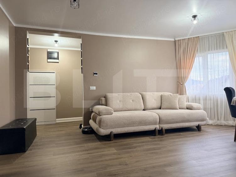 Casă individuală cu 6 camere cu Canalizare în Frasin