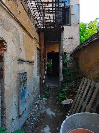 Casă cu 5 camere cu Canalizare în Centrul Istoric