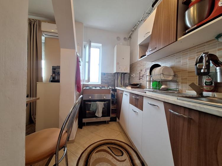 Apartament cu 2 camere semidecomandat, mobilat în Girocului