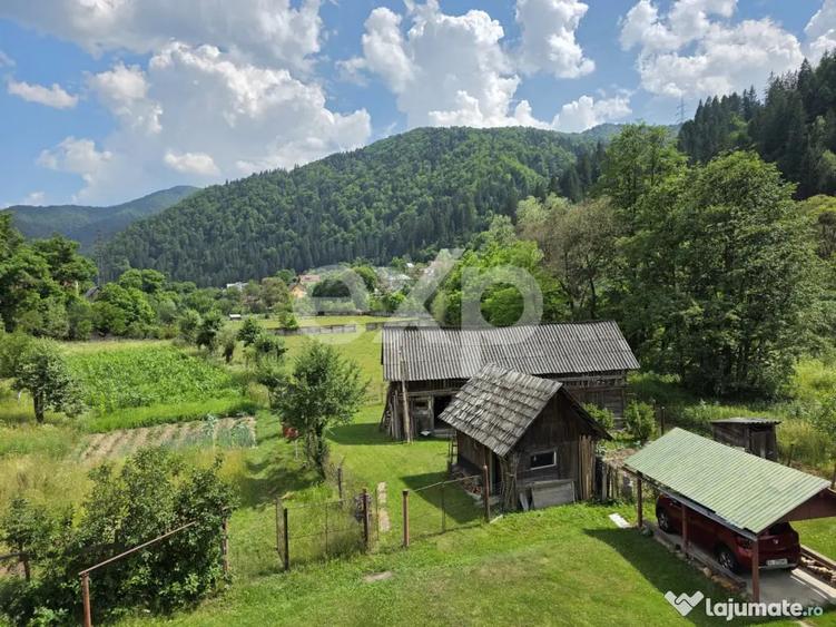 Casă cu 6 camere cu Teren 15524 Mp în Voineasa