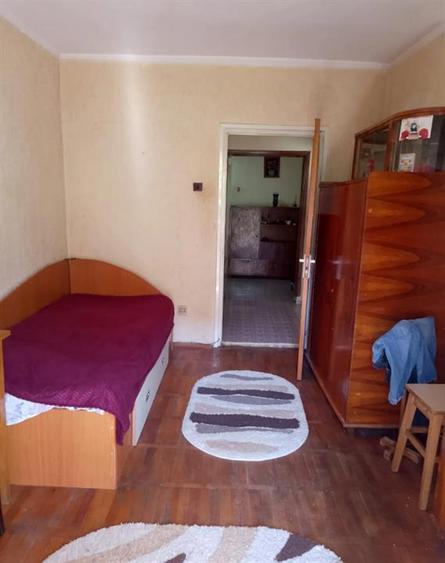 Apartament cu 3 camere decomandat în Călărași