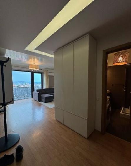 Apartament cu 3 camere semidecomandat, mobilat în Zorilor