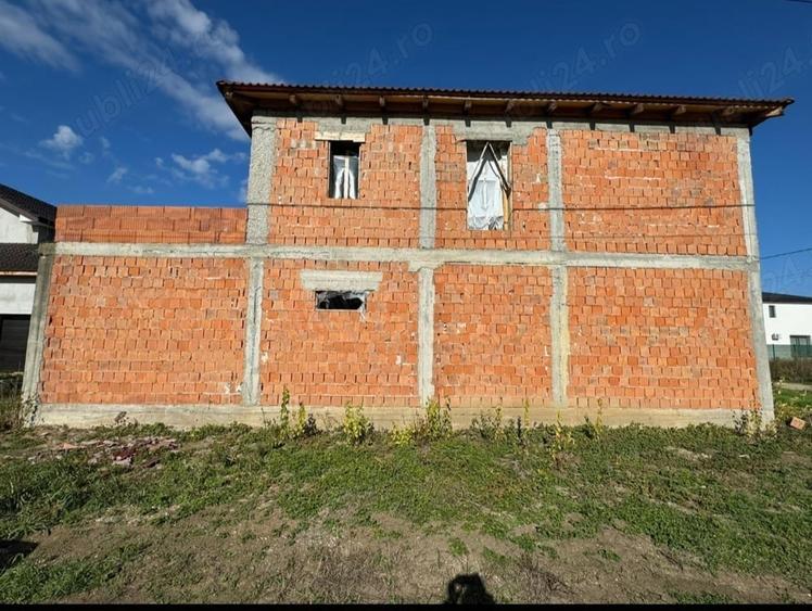 Casă cu 5 camere în Vladimirescu