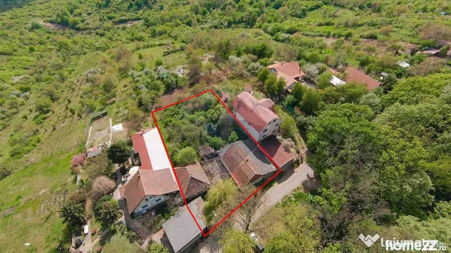 Casă cu 4 camere cu Teren 1425 Mp în Podgoria