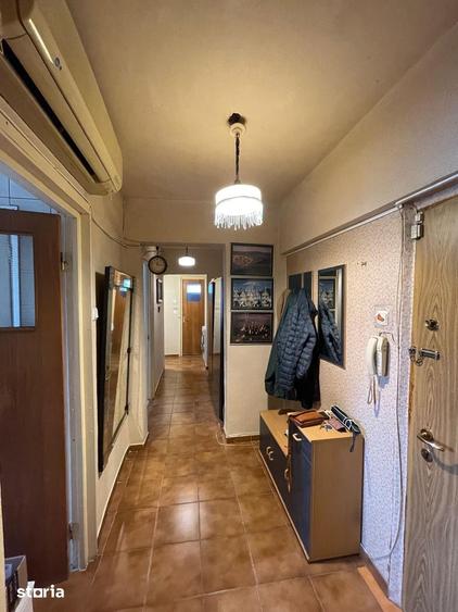 Apartament cu 4 camere decomandat în Drumul Taberei