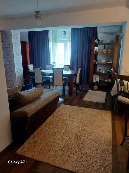 Apartament cu 3 camere decomandat în Central