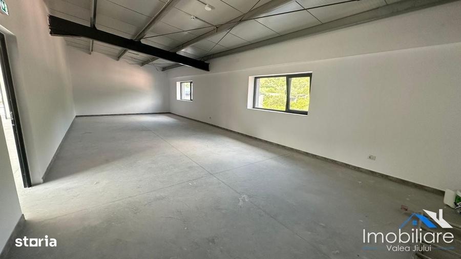 Spațiu comercial, de 550 mp, în Petros