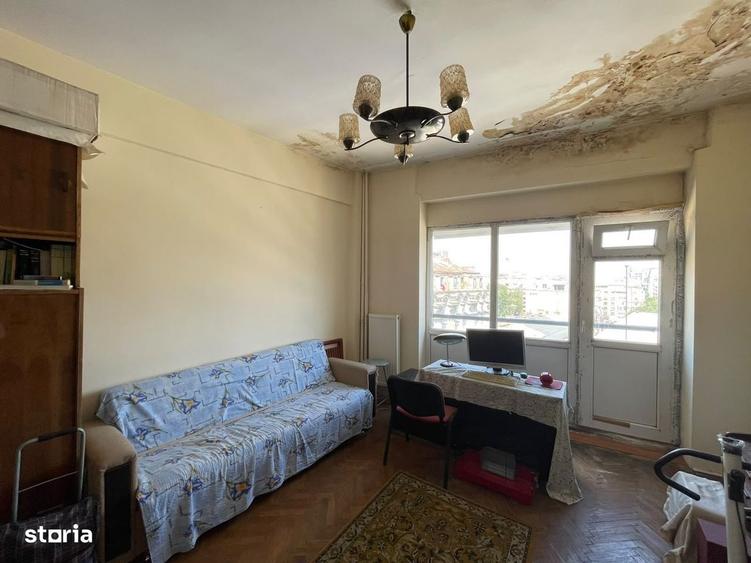 Apartament cu 4 camere semidecomandat în Victoriei