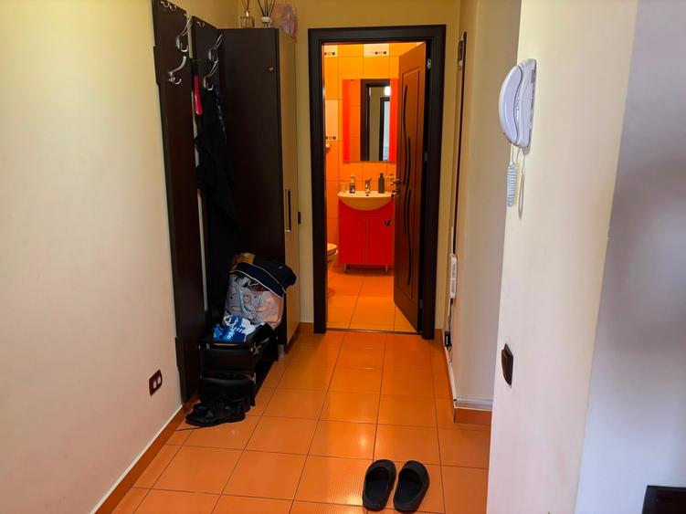 Apartament cu 3 camere decomandat în Periferie