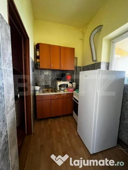 Apartament cu 5 camere semidecomandat în Independenței